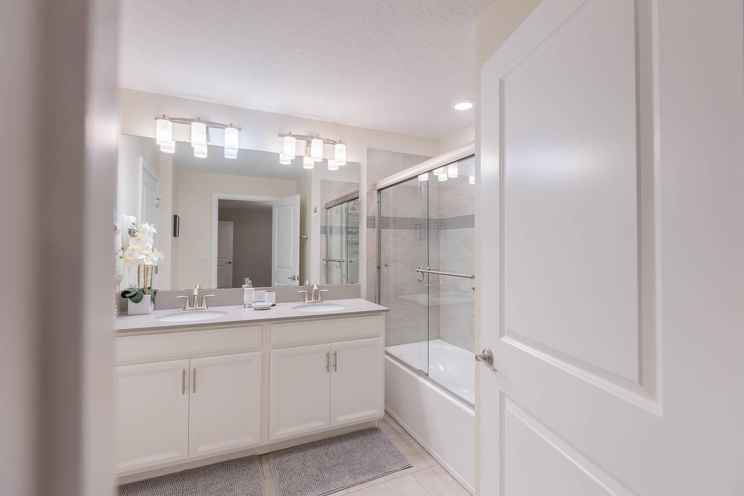 Family 4br W Private Pool Near Parks *